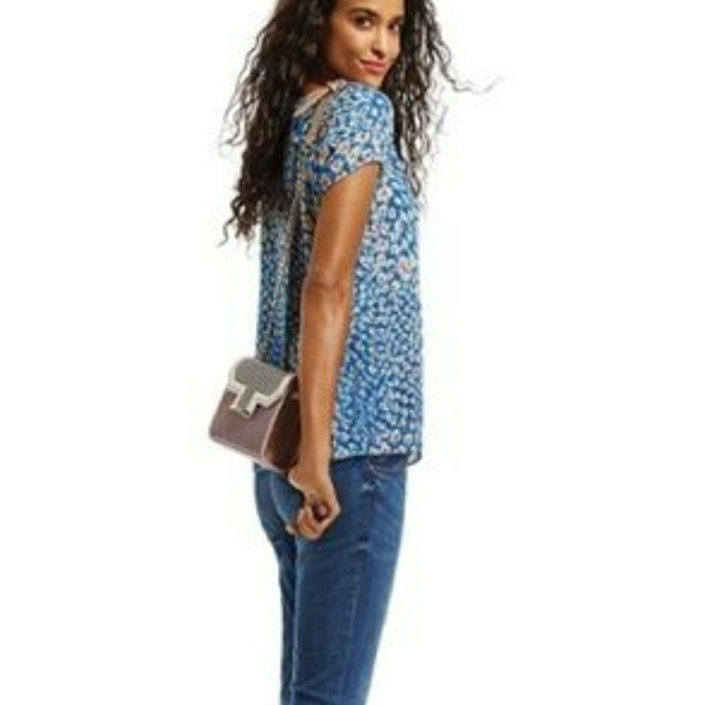 CAbi button back tee